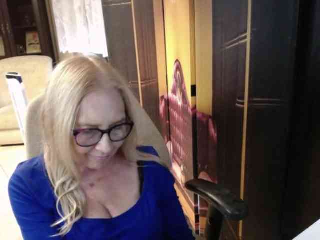 BlondeSofia webcam