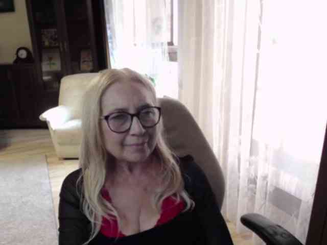 BlondeSofia webcam