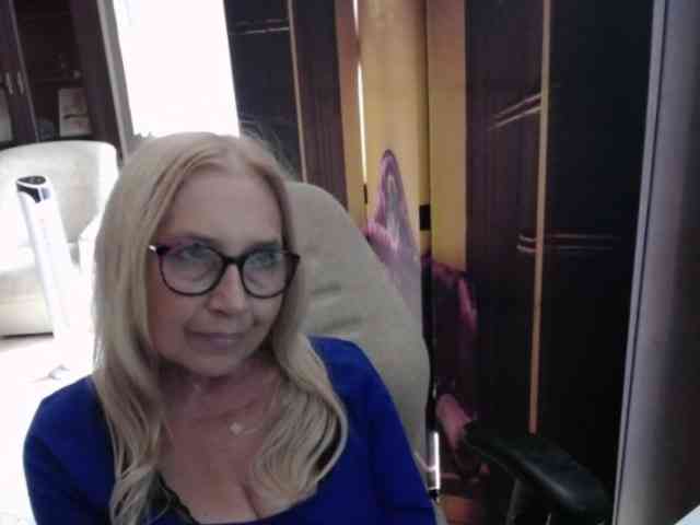 BlondeSofia webcam