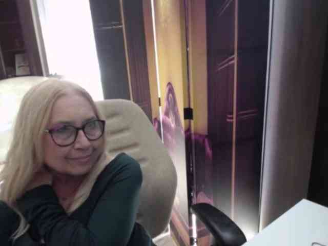 BlondeSofia webcam