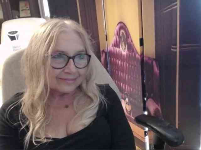 BlondeSofia webcam