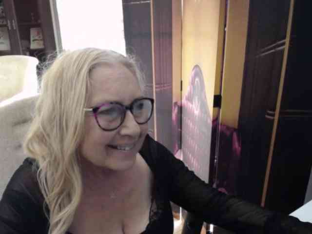 BlondeSofia webcam