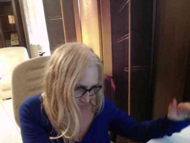 BlondeSofia webcam