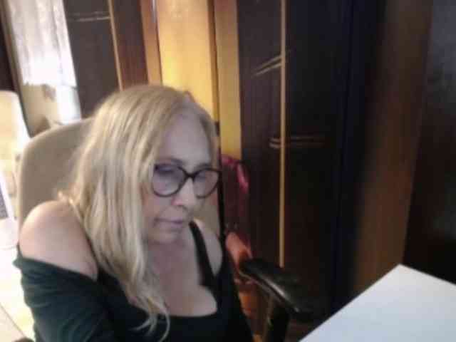 BlondeSofia webcam