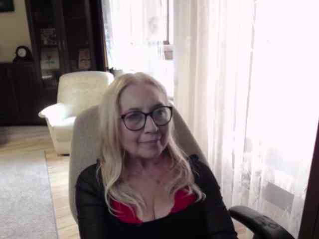 BlondeSofia webcam