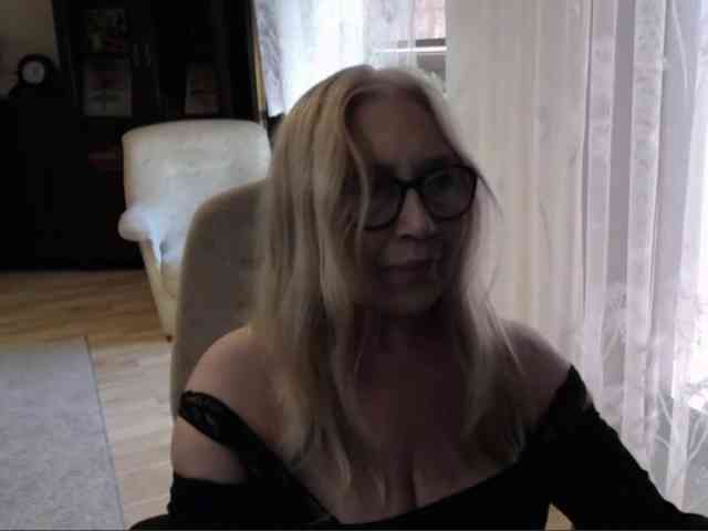 BlondeSofia webcam