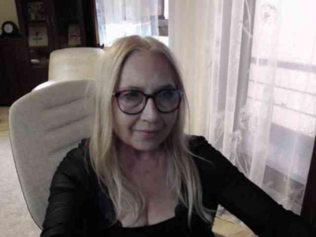 BlondeSofia webcam