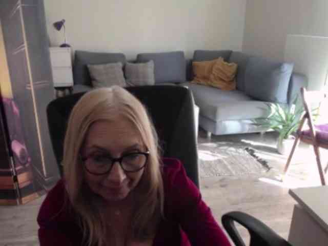 BlondeSofia webcam