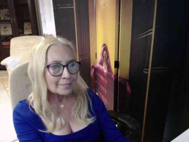 BlondeSofia webcam