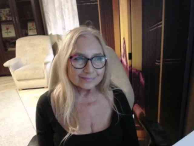 Model: BlondeSofia