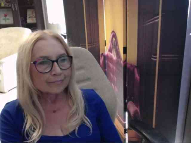 BlondeSofia webcam