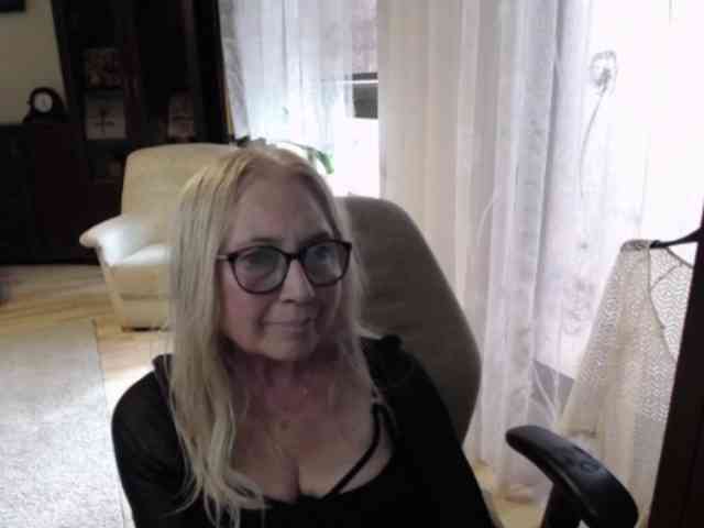 BlondeSofia webcam
