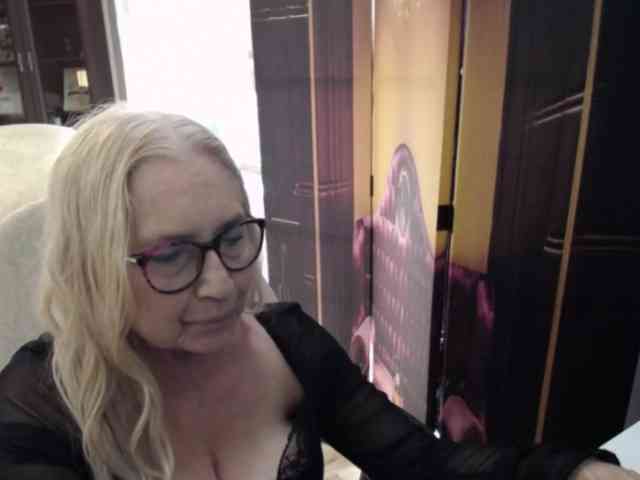 BlondeSofia webcam