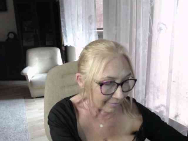 BlondeSofia webcam