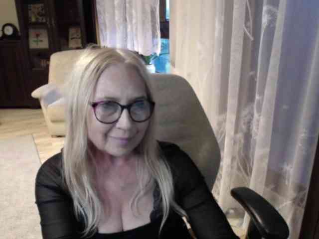 BlondeSofia webcam