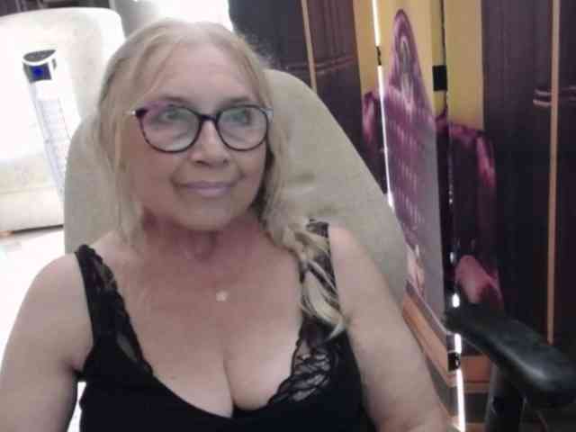 BlondeSofia webcam