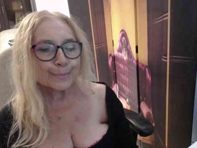 BlondeSofia webcam