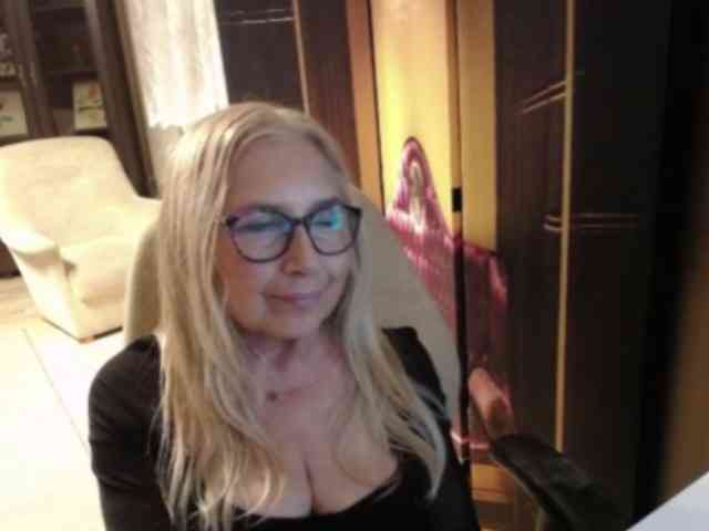 Model: BlondeSofia