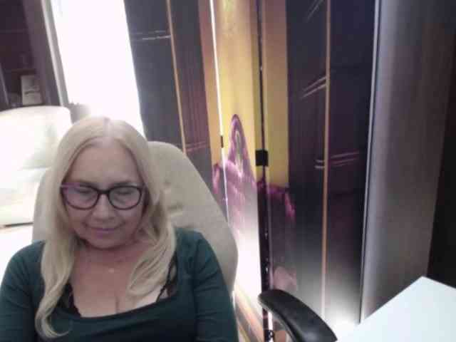 BlondeSofia webcam