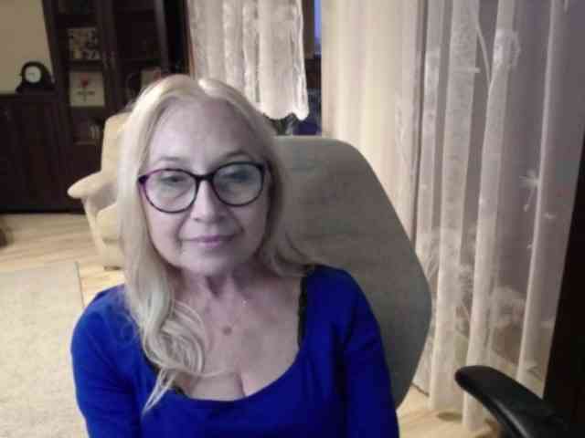 BlondeSofia webcam