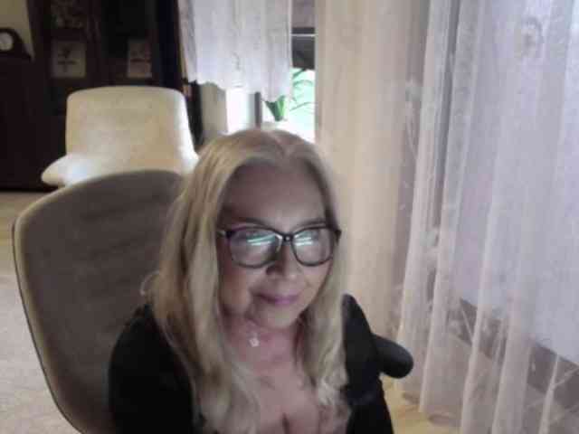 BlondeSofia webcam