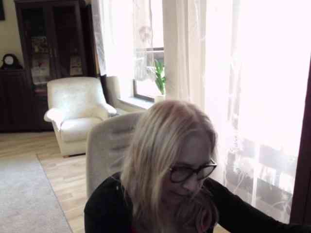 BlondeSofia webcam