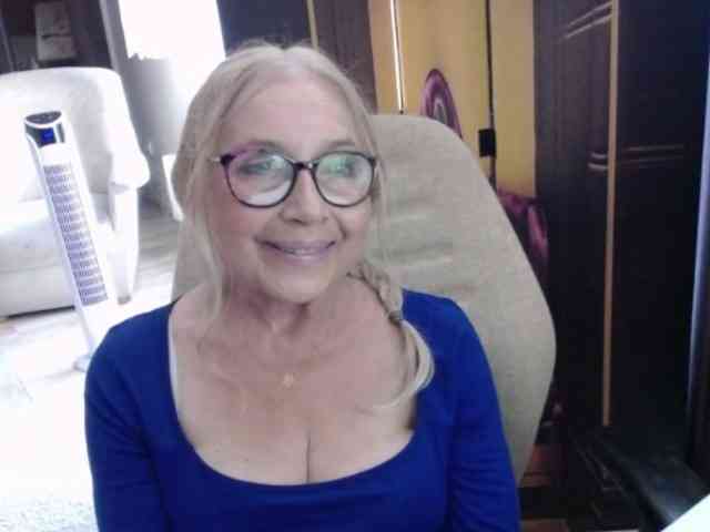 BlondeSofia webcam