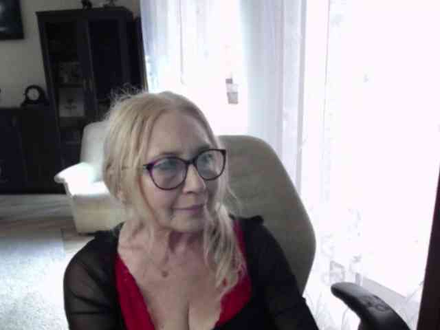 BlondeSofia webcam