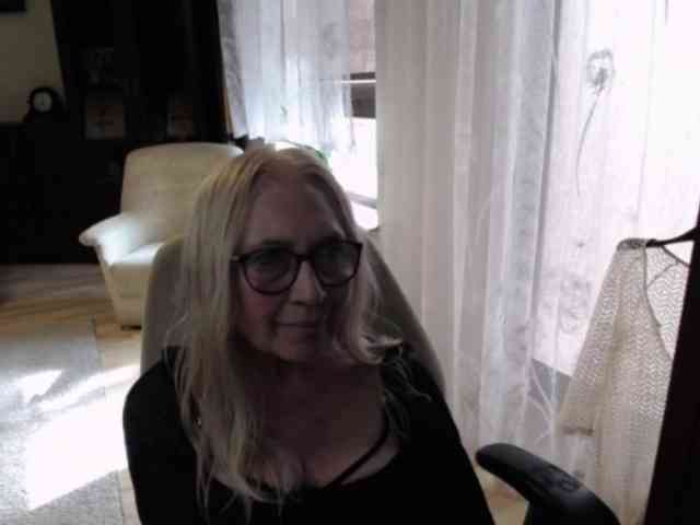 BlondeSofia webcam