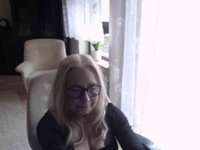 BlondeSofia webcam