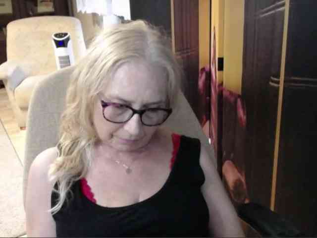BlondeSofia webcam