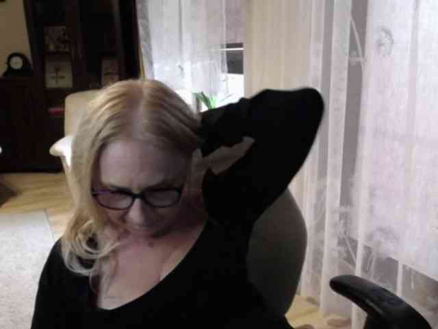BlondeSofia webcam