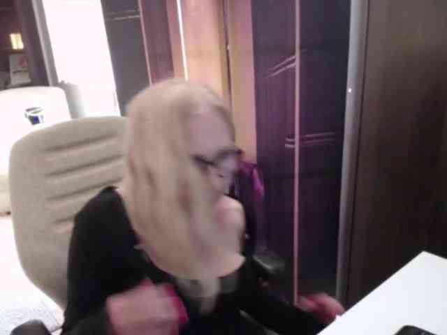 BlondeSofia webcam
