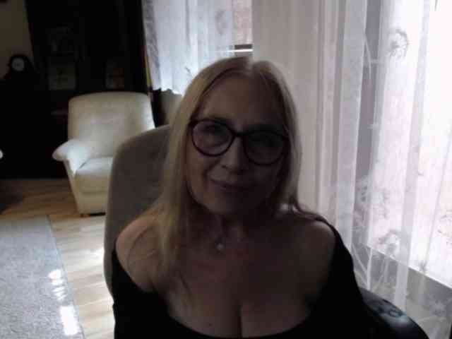 BlondeSofia webcam