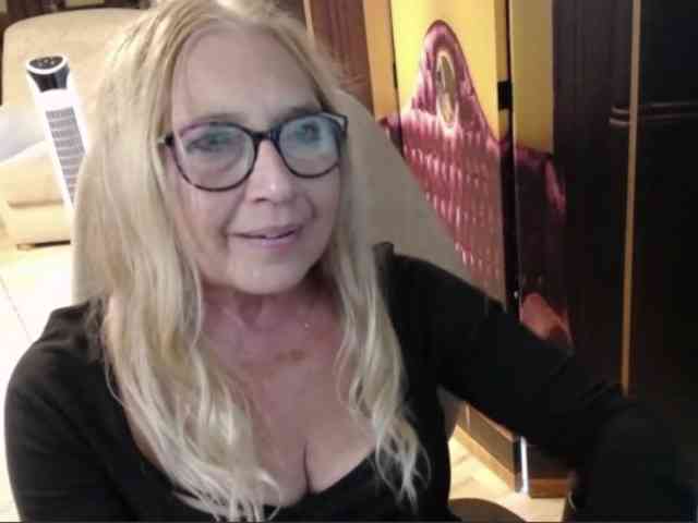 BlondeSofia webcam
