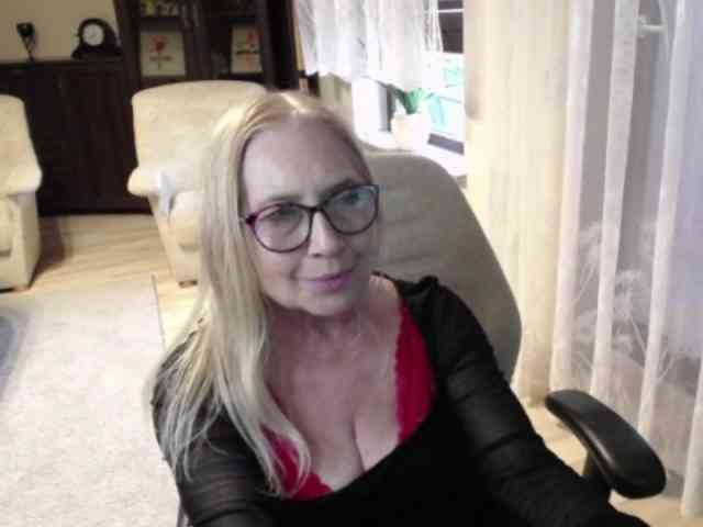 BlondeSofia webcam
