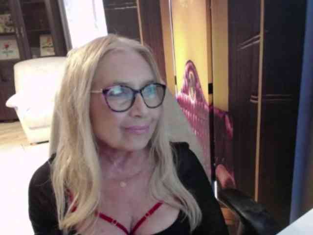 BlondeSofia webcam