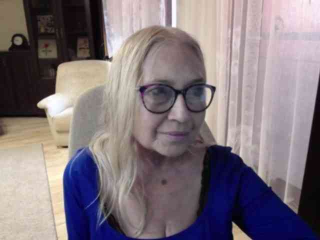 BlondeSofia webcam