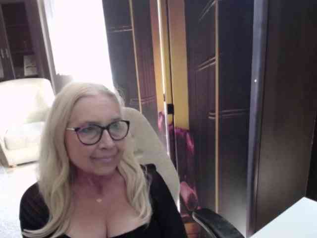 BlondeSofia webcam