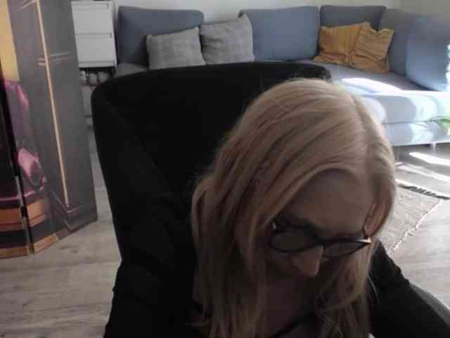 BlondeSofia webcam