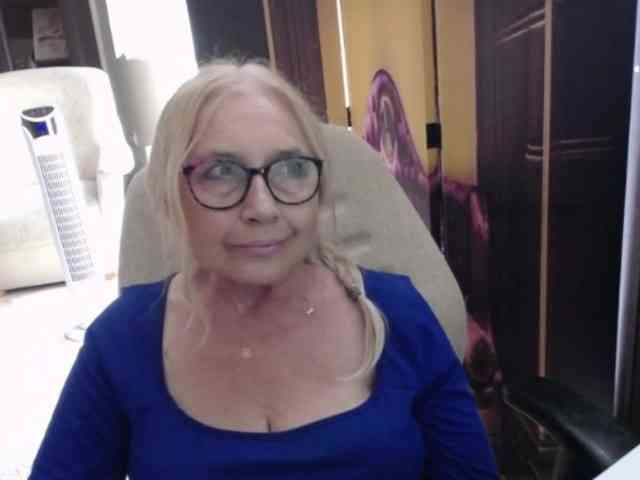 BlondeSofia webcam
