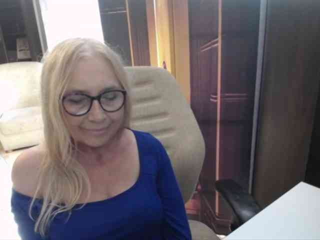 BlondeSofia webcam