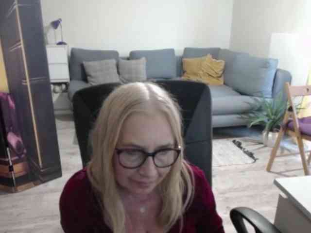 BlondeSofia webcam