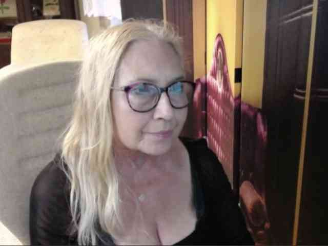 BlondeSofia webcam
