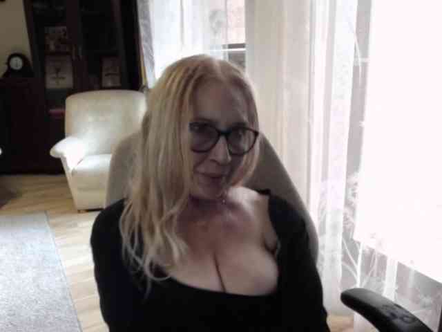 BlondeSofia webcam