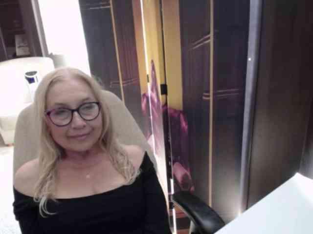 BlondeSofia webcam