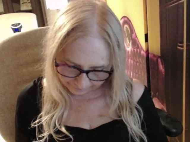 BlondeSofia webcam