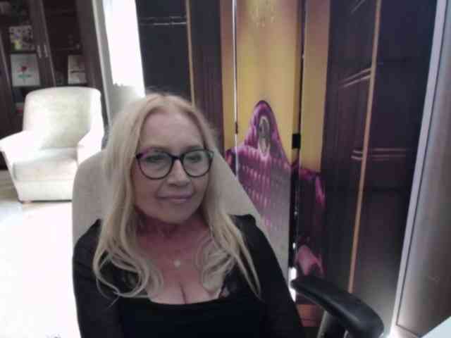 BlondeSofia webcam