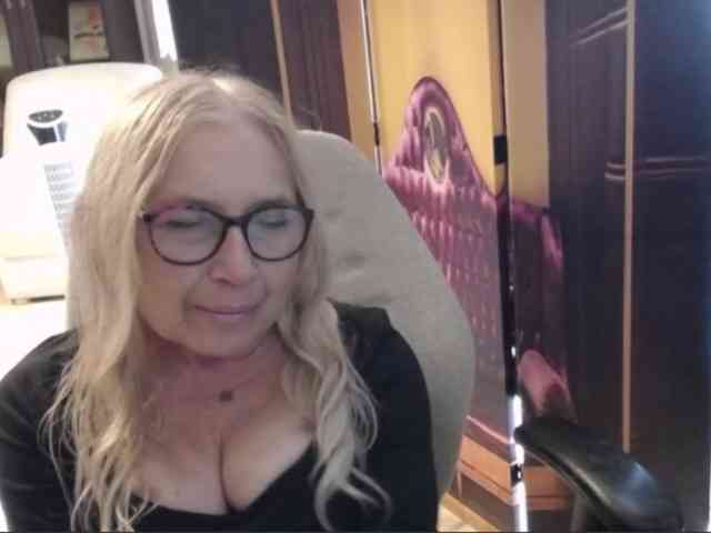 BlondeSofia webcam