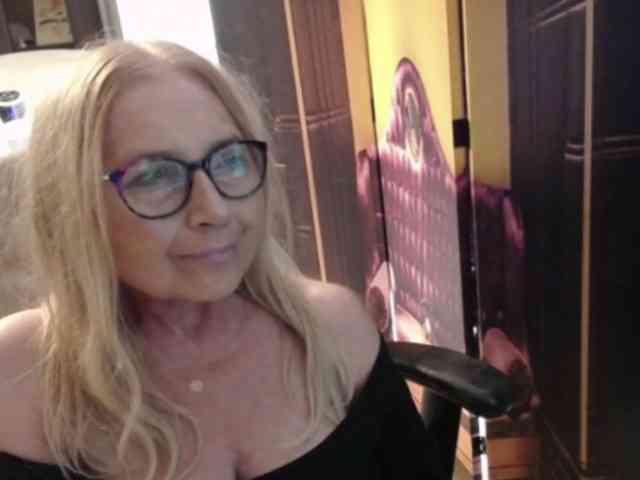 BlondeSofia webcam